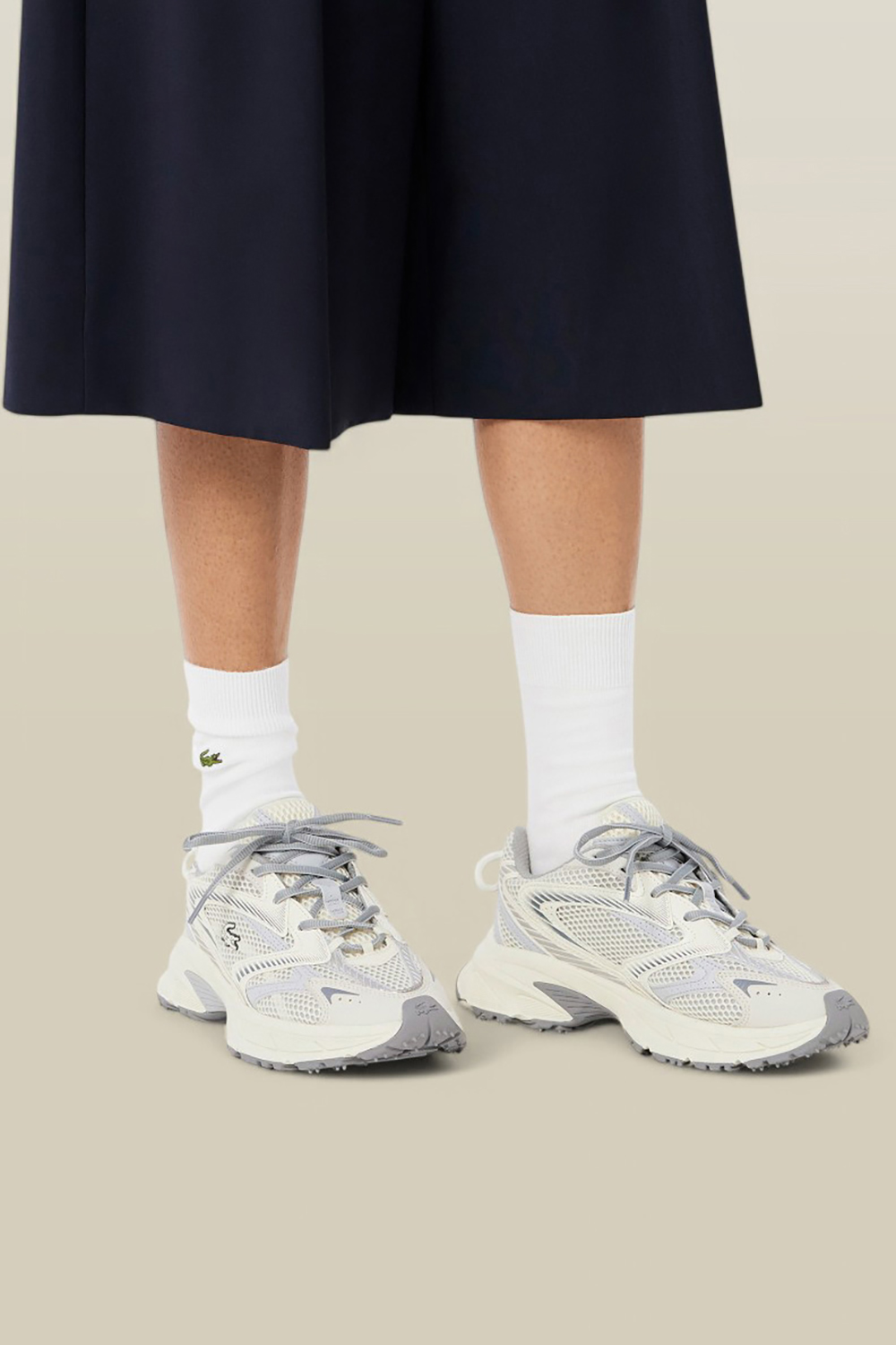 תמונת כל הלוק של נעלי סניקרס L003 LACOSTE